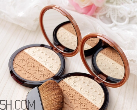 高光粉可以定妝嗎？和散粉并不相同