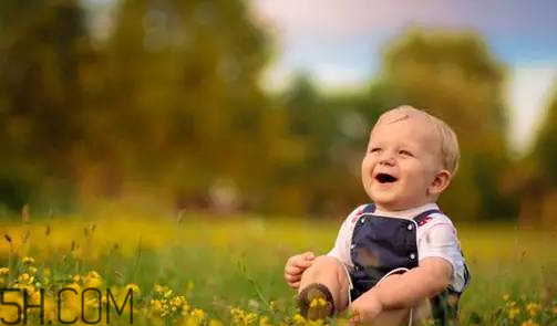 為什么老外愛收養(yǎng)中國的小孩？中國棄嬰多