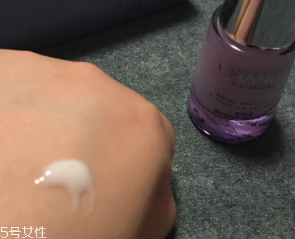 自然堂凝時(shí)鮮顏系列適合什么膚質(zhì)？