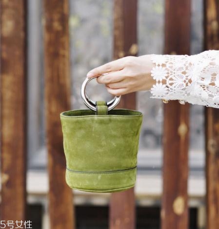 simon miller水桶包尺寸多大？時(shí)尚達(dá)人都愛(ài)的斷貨王