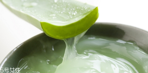 嘴唇干裂能用蘆薈膠嗎？鼻子脫皮也可以用蘆薈膠