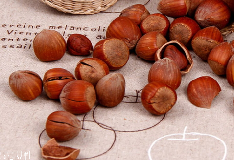 榛子可以放冰箱嗎 幾類不宜放冰箱的食物 榛子可以放冰箱嗎 幾類不宜放冰箱的食物