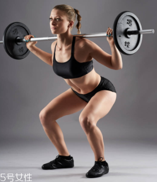深蹲有哪些好處？女性可以練出翹臀