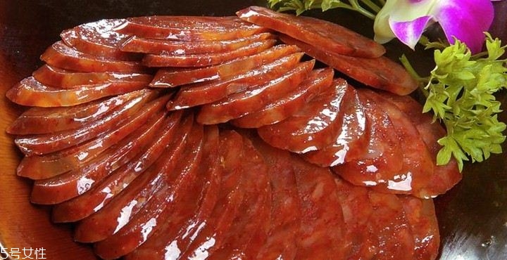 臘腸在蒸之前要泡水嗎？吃臘腸兩步走