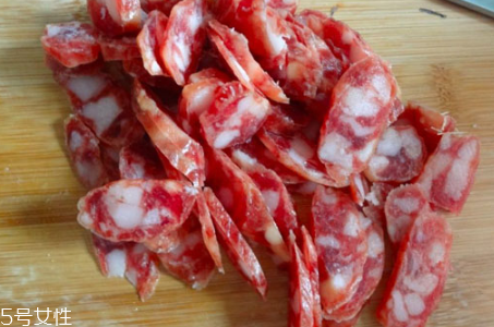 臘腸和香腸有什么區(qū)別？臘腸香腸概念不同