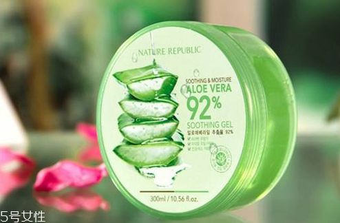 蘆薈泡酒能治腳氣嗎？蘆薈膠主要是細(xì)菌殺毒