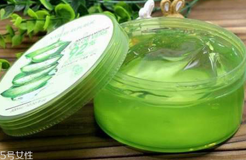 蘆薈泡酒能治腳氣嗎？蘆薈膠主要是細(xì)菌殺毒