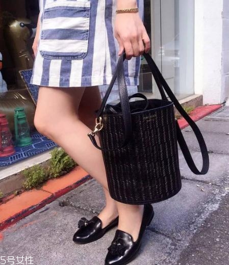 meli melo是什么牌子？千元包包背出大牌范兒