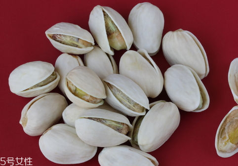 開(kāi)心果為什么要漂白 漂白的開(kāi)心果甚吃