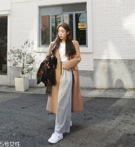 卡其色大衣配什么褲子？這樣穿秒變氣質(zhì)女神