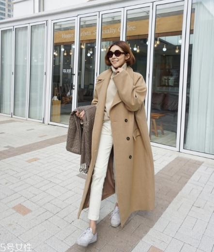 卡其色大衣配什么褲子？這樣穿秒變氣質(zhì)女神