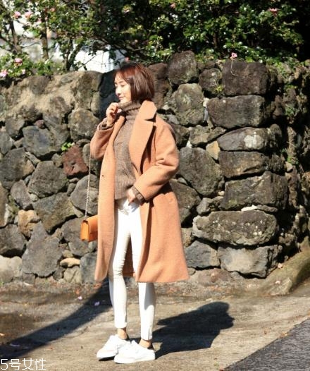 卡其色大衣配什么褲子？這樣穿秒變氣質(zhì)女神
