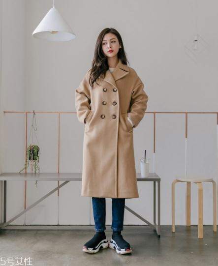 卡其色大衣配什么鞋子？各種混搭才夠味