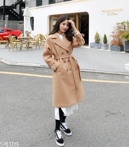 卡其色大衣配什么鞋子？各種混搭才夠味