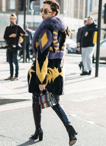 過膝長靴怎么搭配好看？這樣穿時(shí)尚又保暖