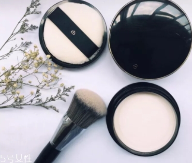 2018定妝粉哪個牌子好？10款網(wǎng)紅定妝粉讓妝效更持久