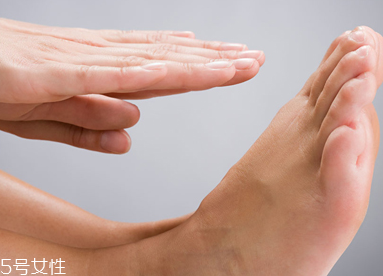 腳冷預(yù)示哪些疾??？或是心臟衰弱