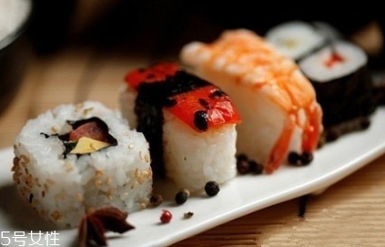 日本壽司的簡易做法 在家就可以做的壽司便當(dāng) 日本壽司的簡易做法 在家就可以做的壽司便當(dāng)