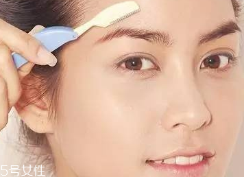 2018不流行平粗眉了？娛樂圈都在畫細長眉