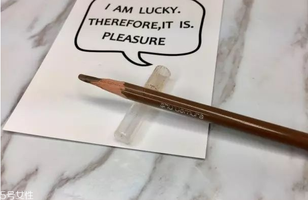 2018不流行平粗眉了？娛樂圈都在畫細長眉