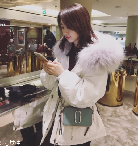 收腰羽絨服搭配圖片 怎樣穿羽絨服不臃腫 收腰羽絨服搭配圖片 怎樣穿羽絨服不臃腫