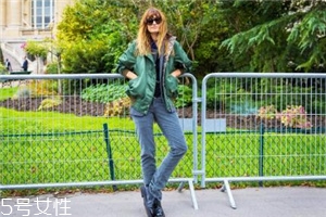 飛行員夾克配什么褲子？四種搭配個(gè)性十足