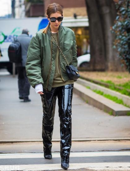 飛行員夾克配什么褲子？四種搭配個(gè)性十足