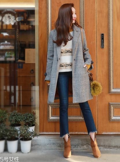 灰色大衣配什么顏色的毛衣？分分鐘穿出高級范兒