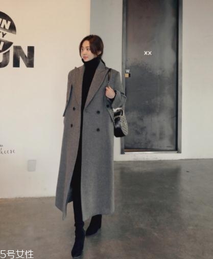 灰色大衣配什么顏色的毛衣？分分鐘穿出高級范兒