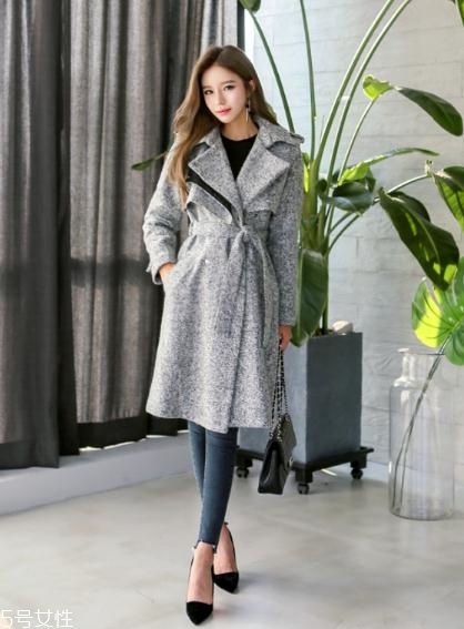 灰色大衣配什么顏色的毛衣？分分鐘穿出高級范兒