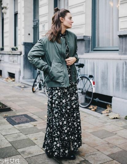 飛行員夾克里面穿什么？溫暖時(shí)尚兩不誤