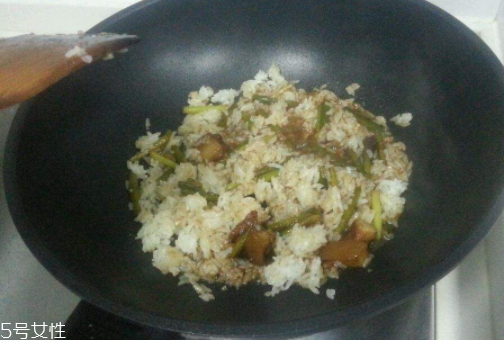 剩菜有哪些風(fēng)險(xiǎn)？食物還是新鮮的好