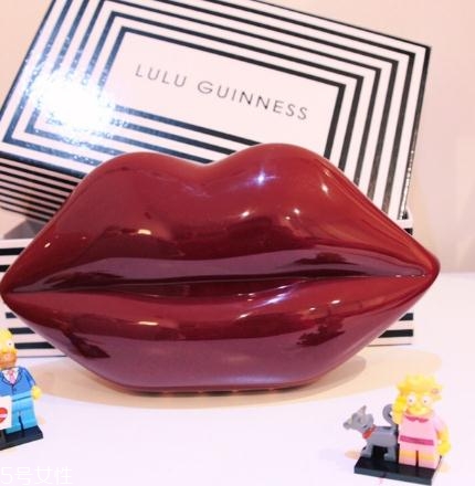 lulu guinness紅唇包多少錢？這款輕奢包包一定要入