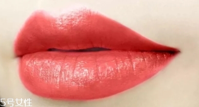 自然堂嘀嗒唇膏筆怎么用？教你按壓方法