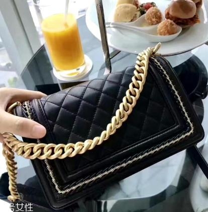 香奈兒包包價(jià)格是多少？每個(gè)女人都必備的經(jīng)典款