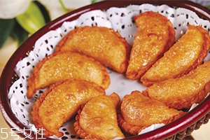 炸油角的面怎么和？用生面還是燙面你知道嗎？