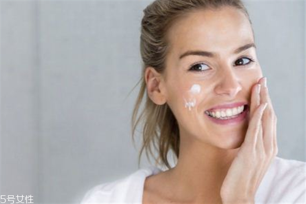 鼻子毛孔粗大發(fā)紅怎么辦？毛孔粗大的解決方法