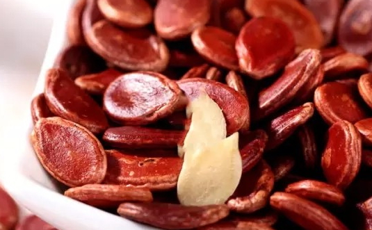 紅瓜子的功效與作用 男女老少都適合的小零食 紅瓜子的功效與作用 男女老少都適合的小零食