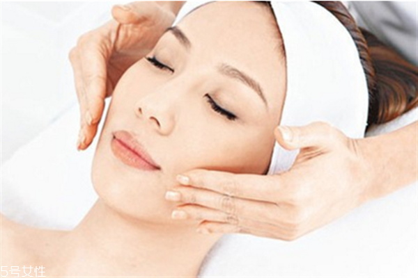 果酸換膚能去黑頭嗎？果酸換膚還可以祛痘