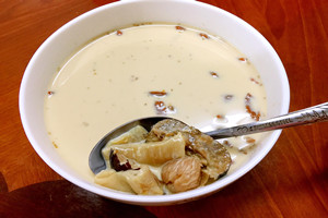 花膠燉牛奶的功效與作用？保養(yǎng)皮膚效果好