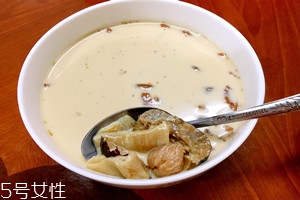 花膠燉牛奶的功效與作用？保養(yǎng)皮膚效果好