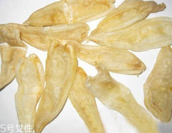 花膠燉牛奶用什么牛奶？普通鮮奶即可