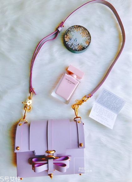 niels peeraer包包怎么樣？沉浸在它的粉色夢幻中