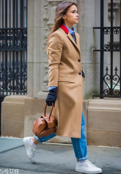 卡其色大衣配什么包包？這樣搭配高貴優(yōu)雅