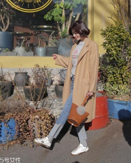 卡其色大衣配什么包包？這樣搭配高貴優(yōu)雅