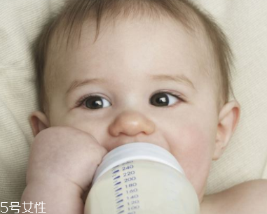 如何逐漸減少母乳的次數(shù)？轉(zhuǎn)移注意力很管用