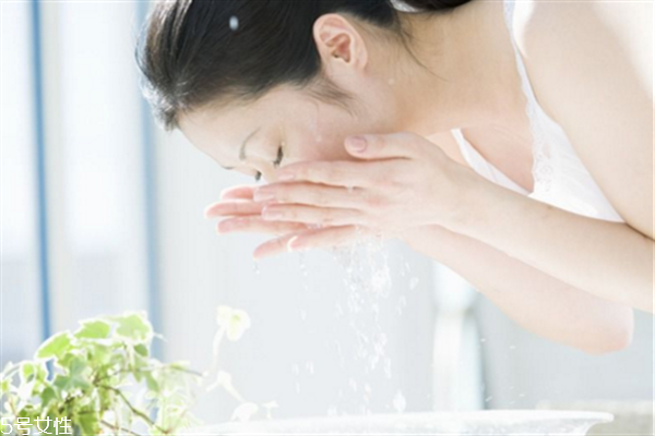 激光點痣后多久能洗臉？點痣后臉上有可能會有凹洞