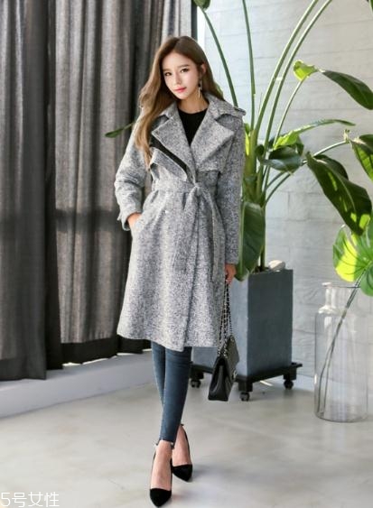 灰色大衣配牛仔褲好看嗎？打造中性灑脫范兒