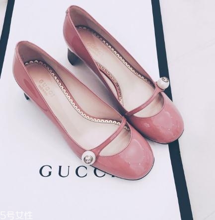 gucci鞋子一般多少錢？風靡時尚界的潮流經(jīng)典