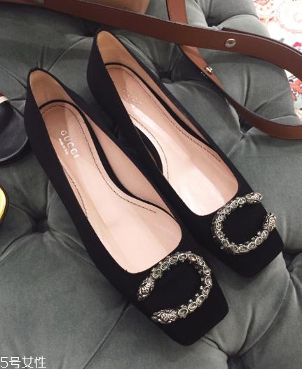 gucci鞋子偏大嗎？全球時(shí)尚博主都在瘋搶這款鞋